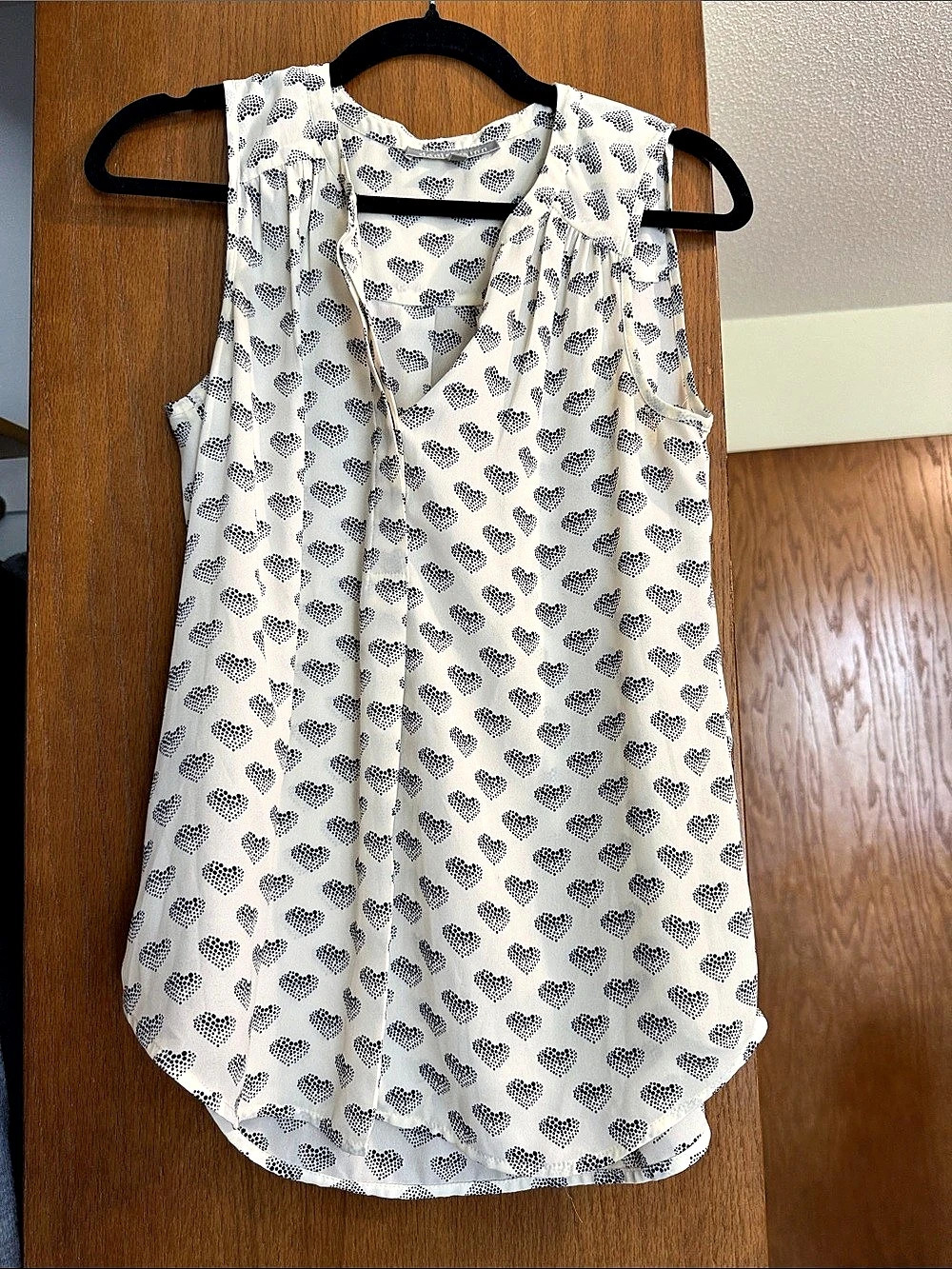 Floral Sleeveless Top in White & Blue Like New